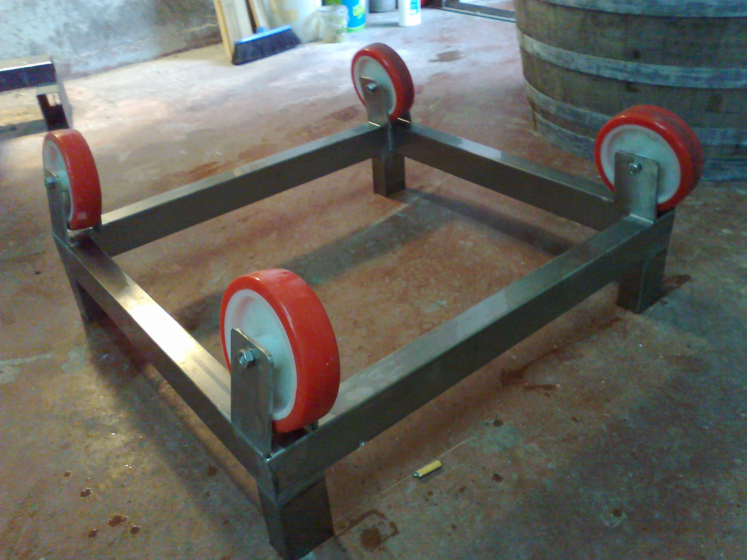 Struttura in acciaio per la rotazione delle botti in legno